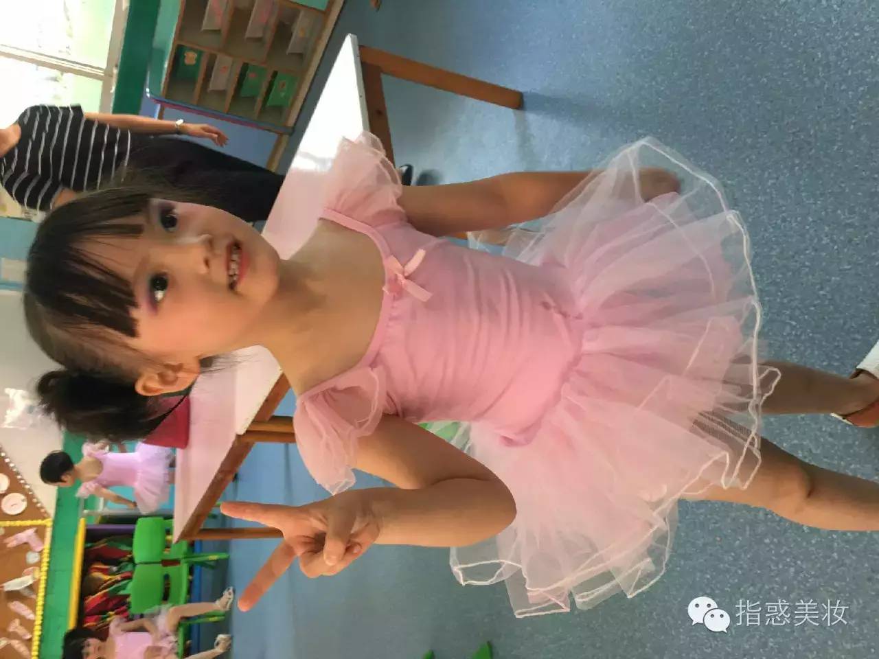 小朋友舞台妆容的画法_小孩画舞台妆怎么画_小孩舞台妆怎么画