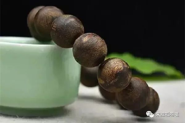 沉香手串的功效与作用_沉香手串功效作用是什么_沉香手串功效作用与主治与用量