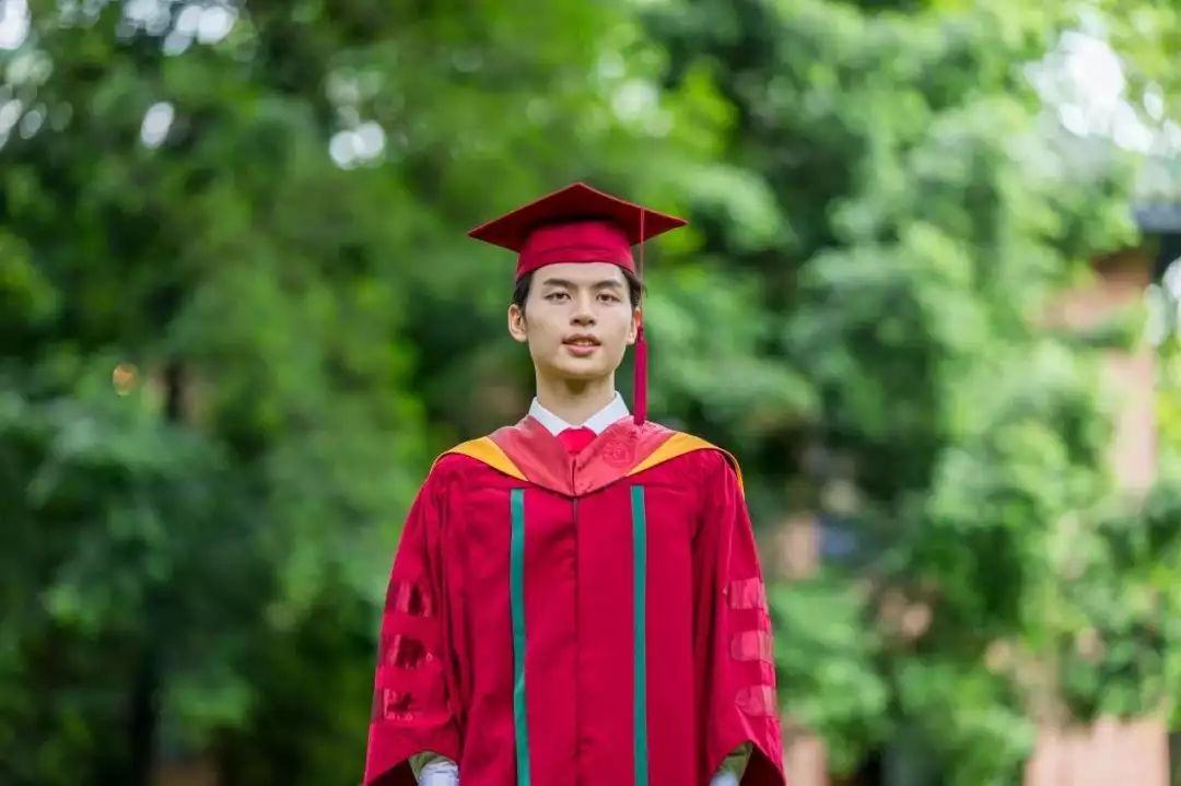 学士服怎么穿披肩_学士服怎么穿披肩_学士服怎么穿披肩