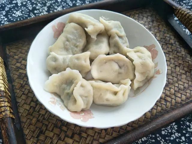 冷冻的饺子是冷水下锅还是热水下锅_冷冻的饺子是冷水下锅还是热水下锅_冷冻的饺子是冷水下锅还是热水下锅