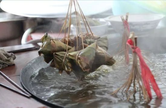 新鲜的芦苇叶怎么处理包粽子_包粽子的芦苇叶怎么保存_粽子新鲜芦苇叶包处理方法视频