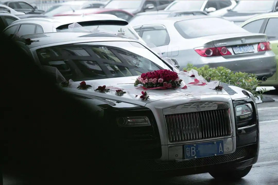 婚礼头车_婚礼头车一般是什么车_婚礼头车鲜花装饰图片