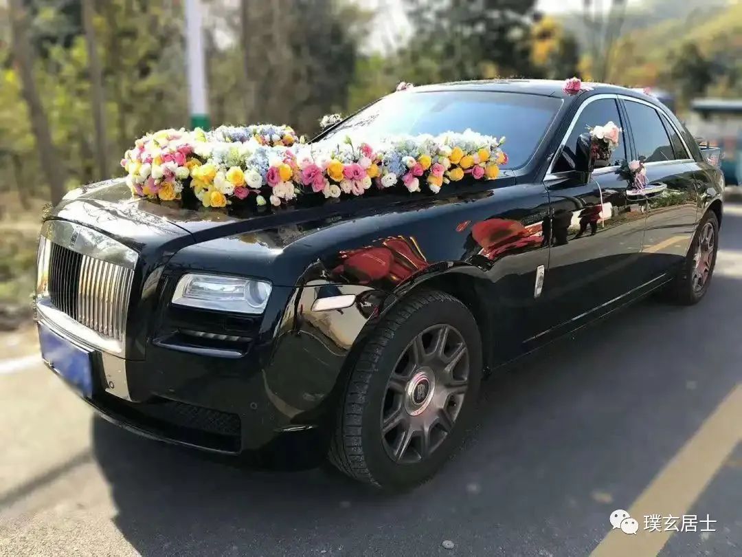 婚礼头车一般是什么车_婚礼头车_婚礼头车鲜花装饰图片