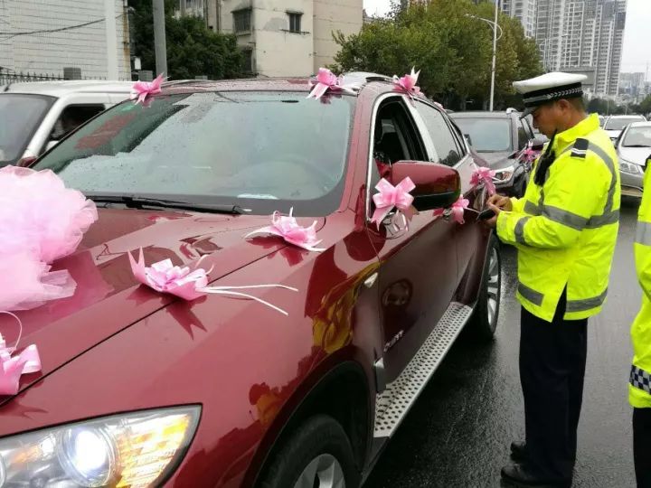 婚礼头车鲜花装饰图片_婚礼头车价格一览表_婚礼头车