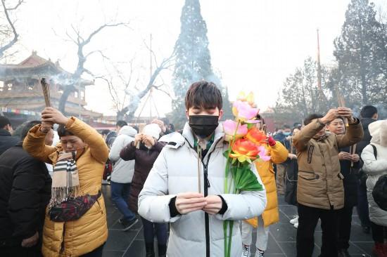 雍和宫上香日子_雍和宫上香从哪个门进_雍和宫上香时间和注意的事项